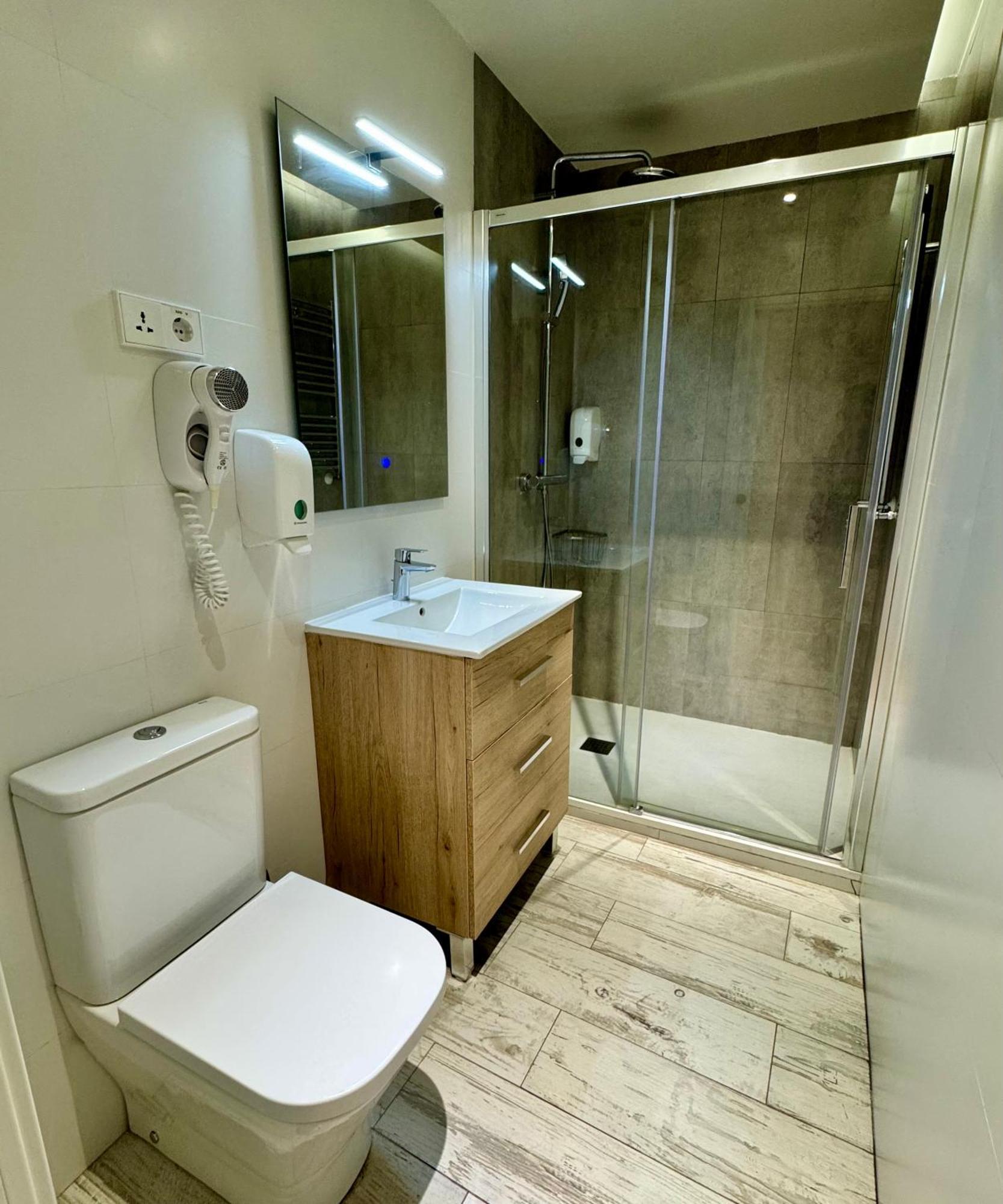 Apartamentos Apolo Madrid Ngoại thất bức ảnh