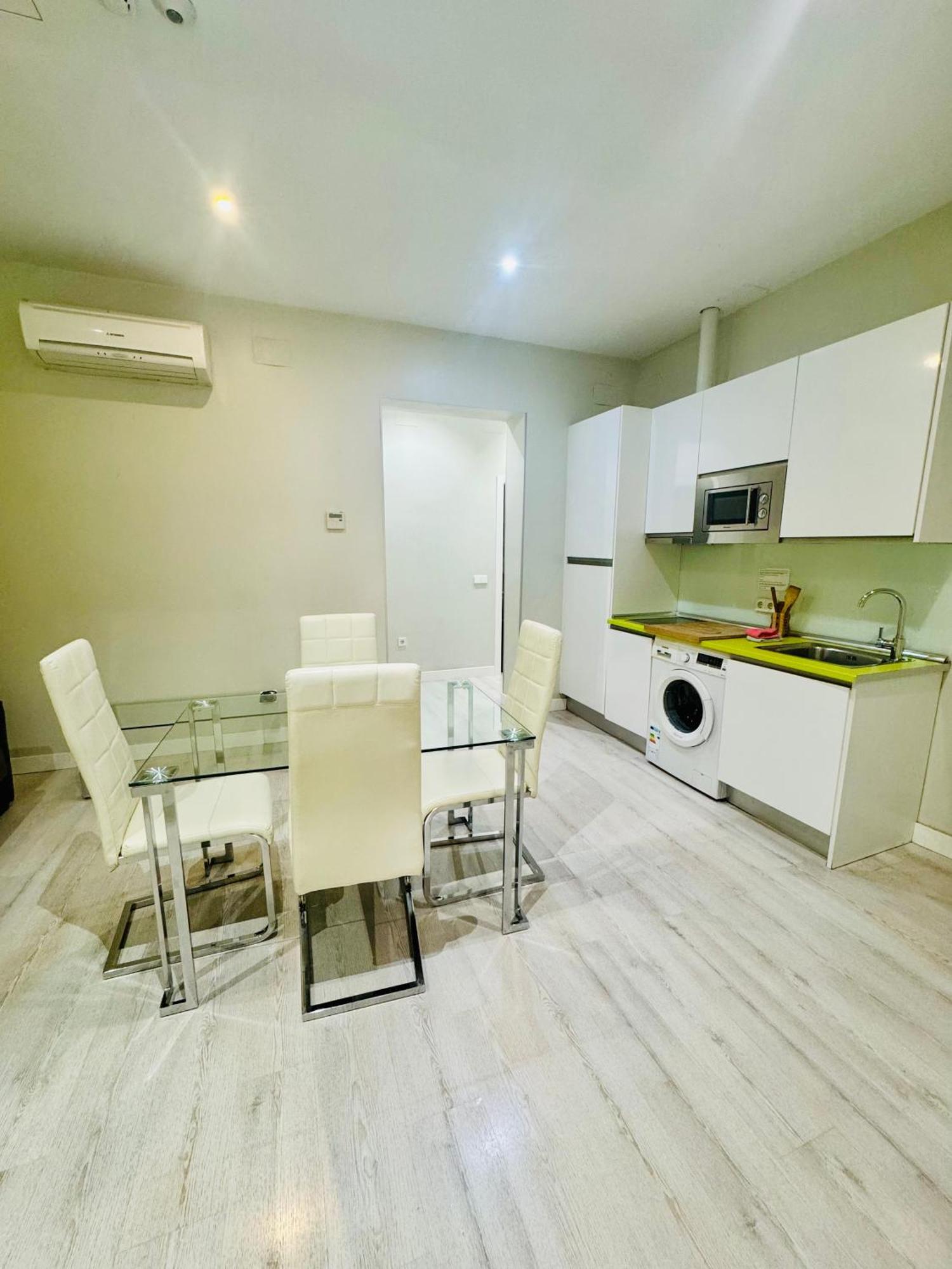 Apartamentos Apolo Madrid Ngoại thất bức ảnh