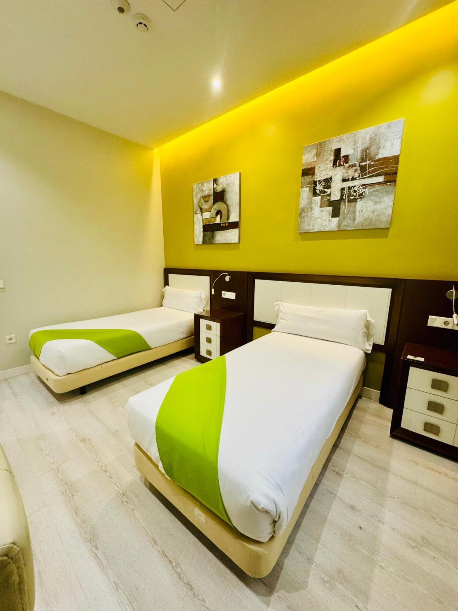 Apartamentos Apolo Madrid Ngoại thất bức ảnh