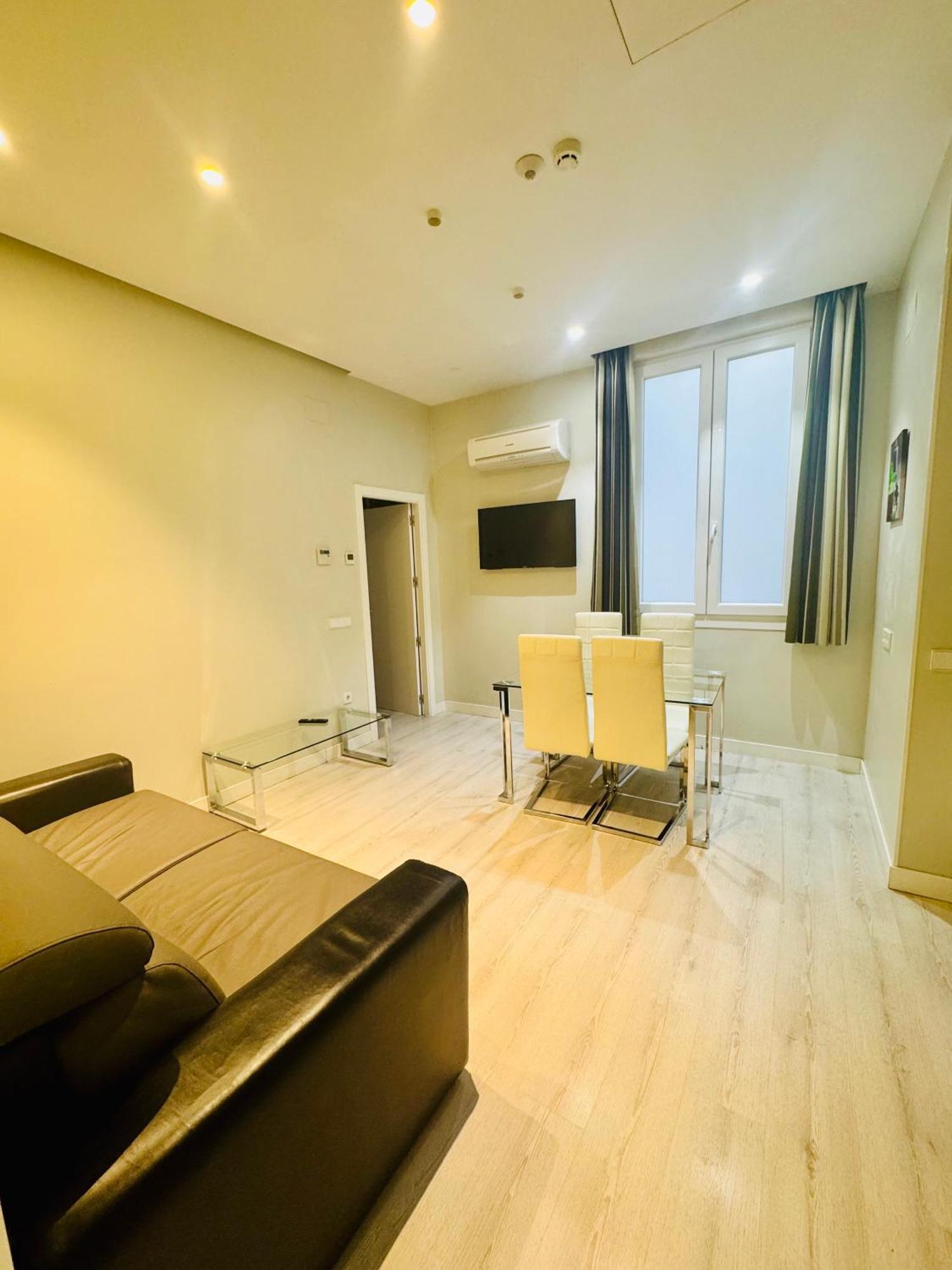 Apartamentos Apolo Madrid Ngoại thất bức ảnh