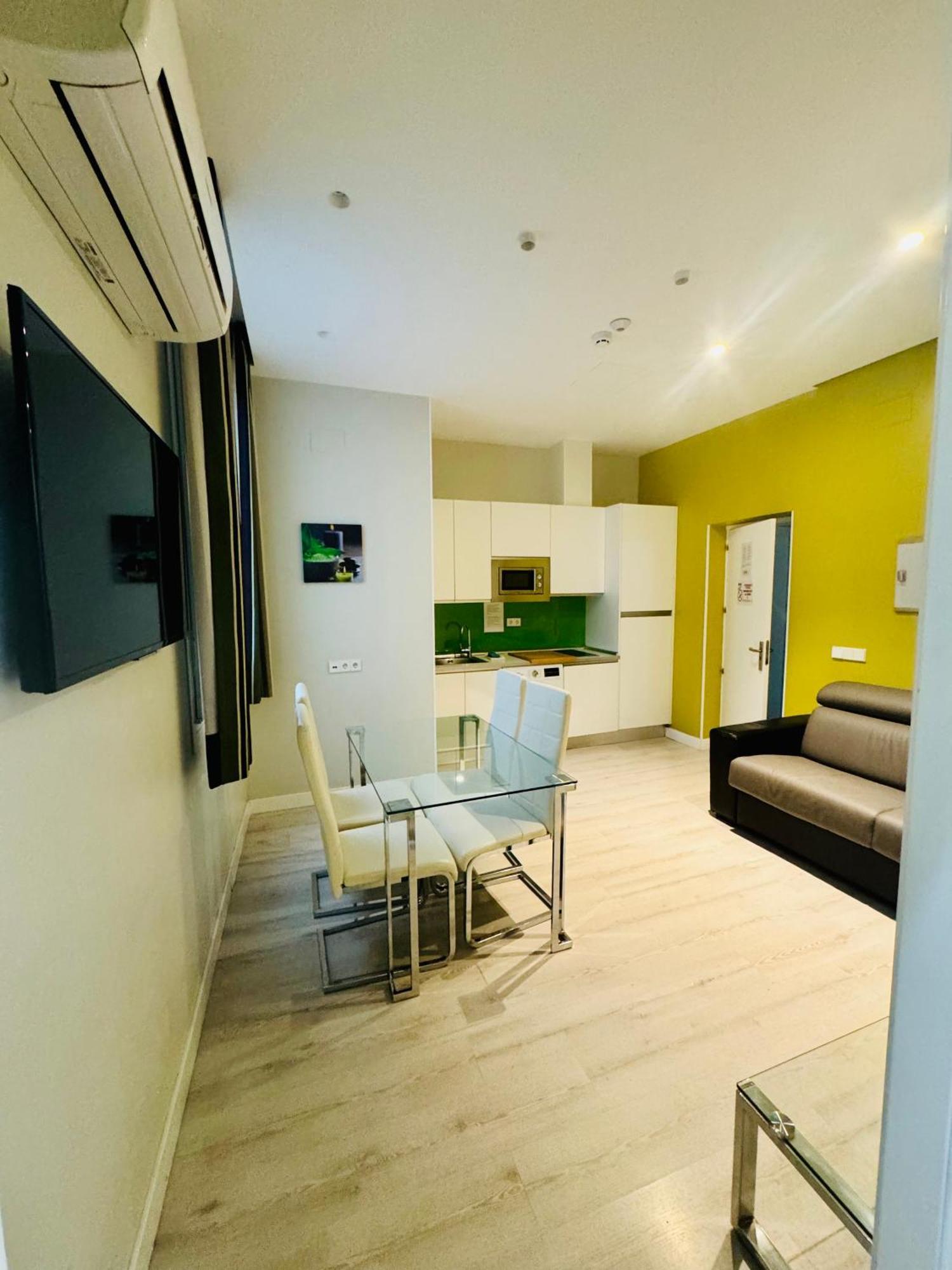 Apartamentos Apolo Madrid Ngoại thất bức ảnh